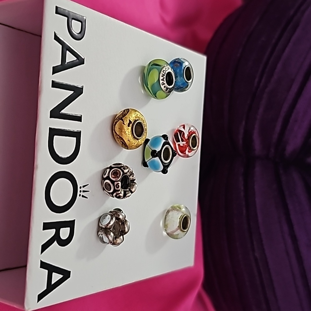 NIB/NIP Pandora Bracelet & Polishing Cloth With (8) Pre-Loved Beads - Picture 3 of 12
